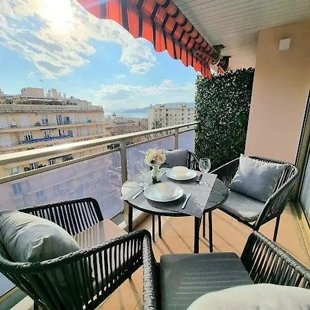 Juan Les Pins View Apartment *